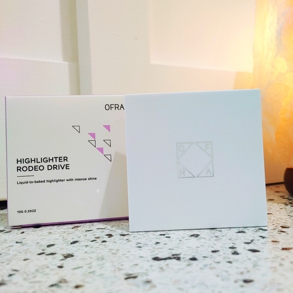OFRA Highlighter - Rodeo Drive Liquid to Powder - Picture 5 of 6